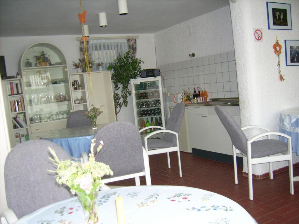 Gaestehaus Hochrhoenblick Schönau an der Brend Exterior foto